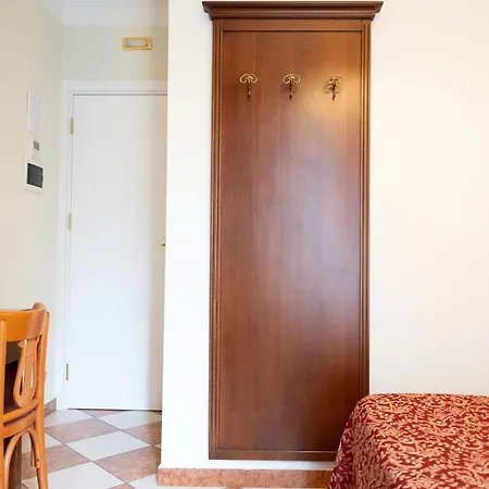 Hotel Romantica 3*